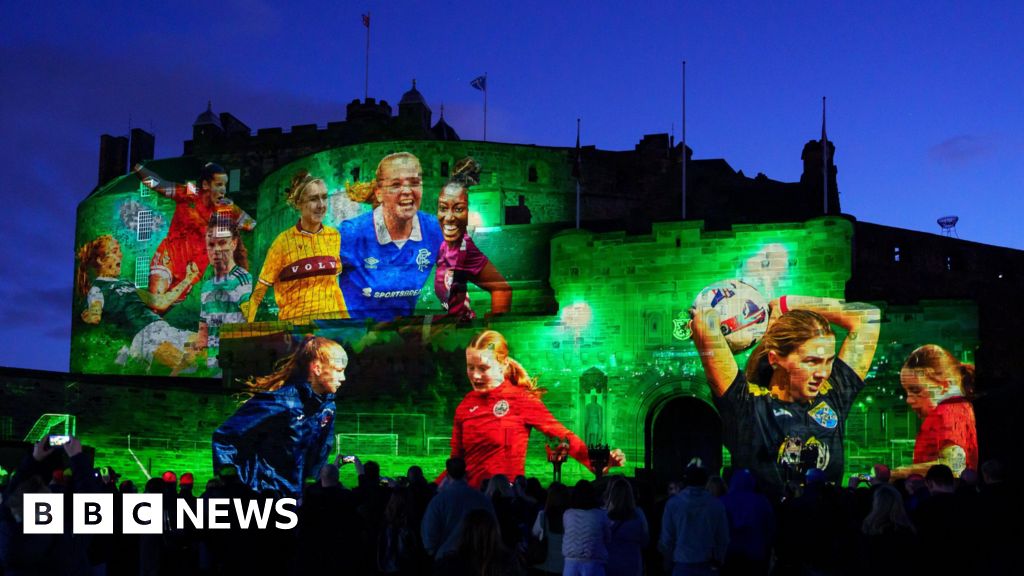 Stars of Scottish women's football light up Edinburgh Castle