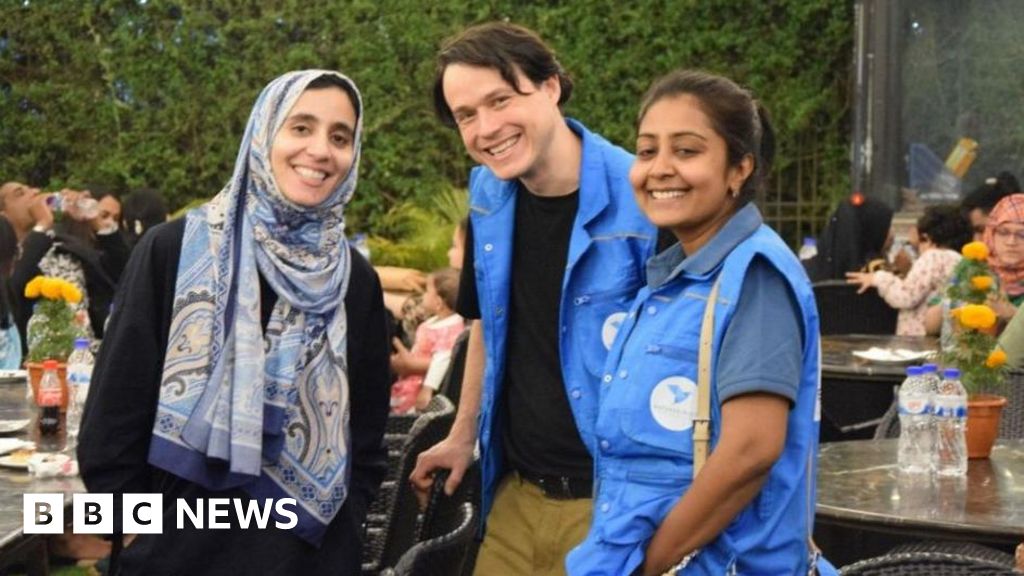 Southampton dentist teaches dentistry at largest refugee camp
