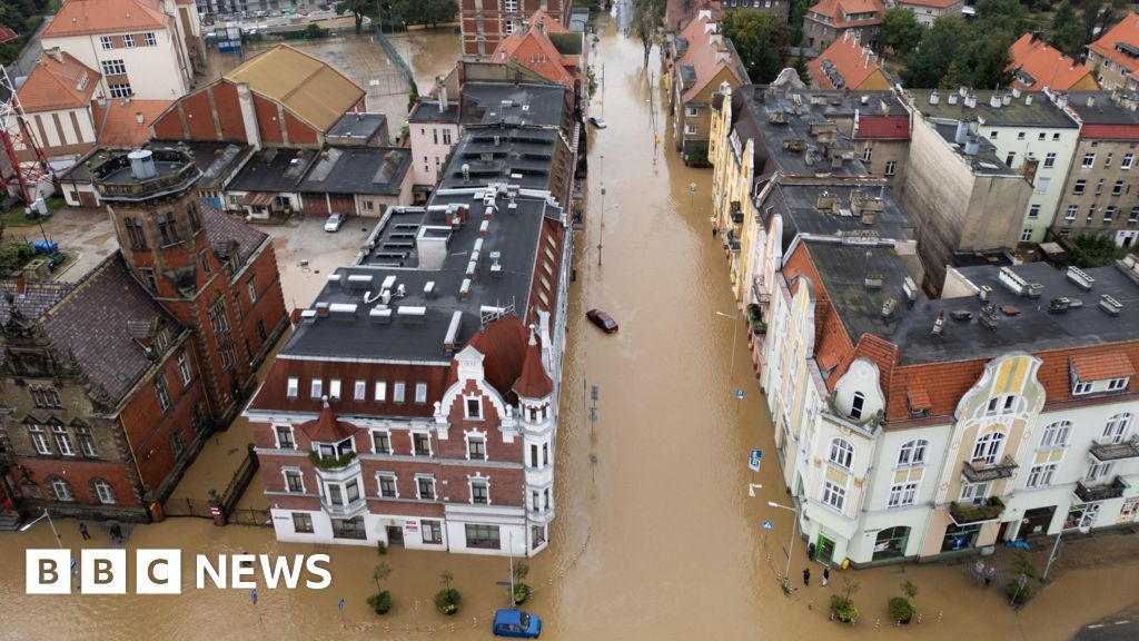 Storm Boris: Polish city evacuates as floods batter central Europe