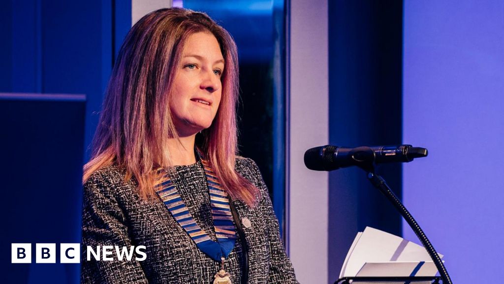 bbc.co.uk - Catherine Nicoll - Business lobby group calls for cut to Manx government pay bill