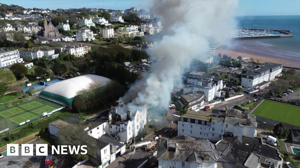 People told to close windows as smoke bellows from derelict hotel