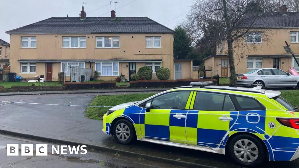 Alleged Bristol extremist used AI bot to contact Isis, court told - BBC