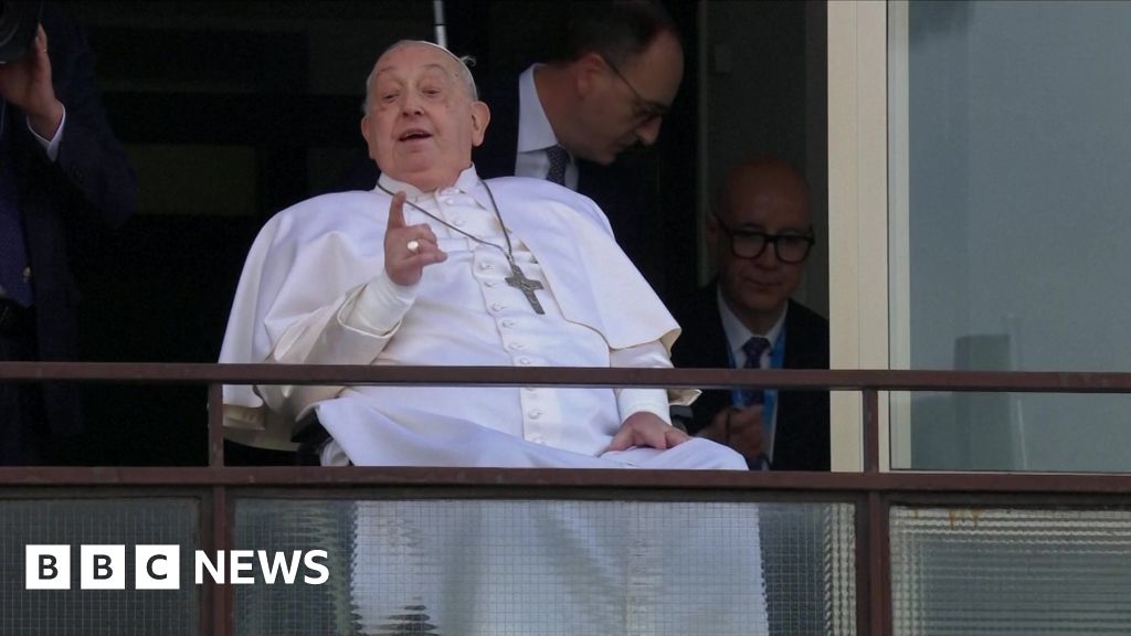 Moment Pope Francis greets cheering crowds from hospital window