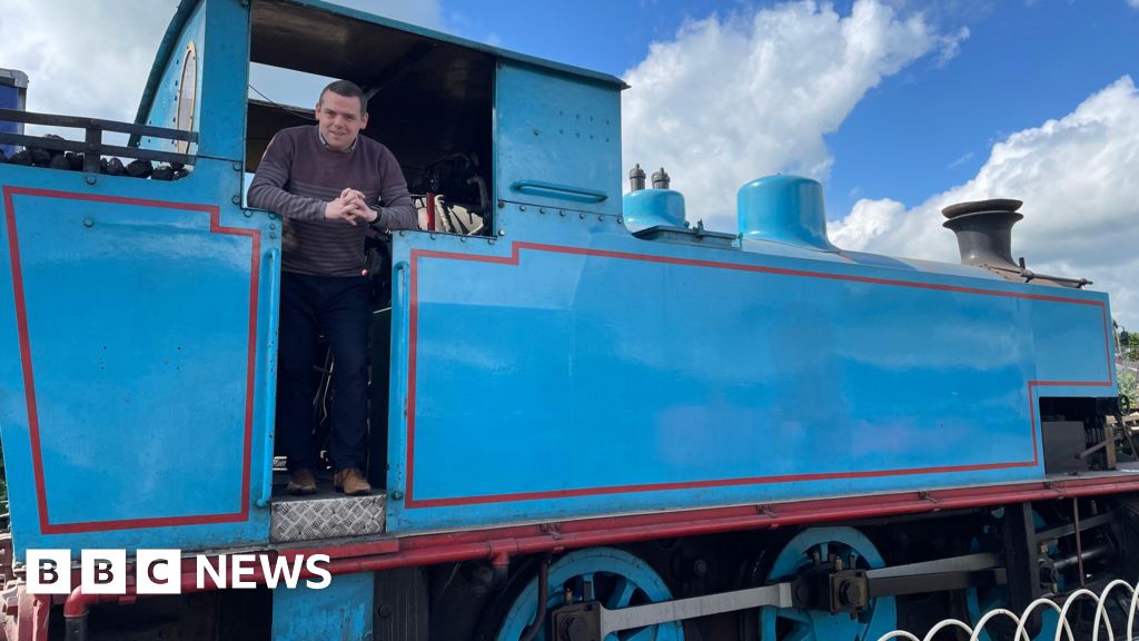 Scots leaders pitch for votes on first campaign weekend