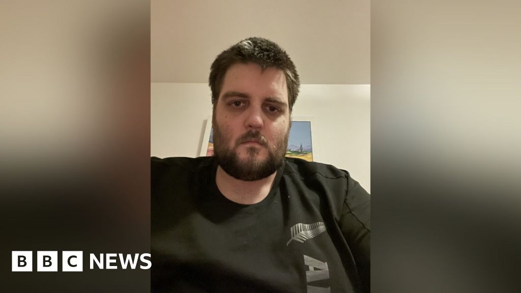 Wheelchair user stuck in lift calls fire brigade