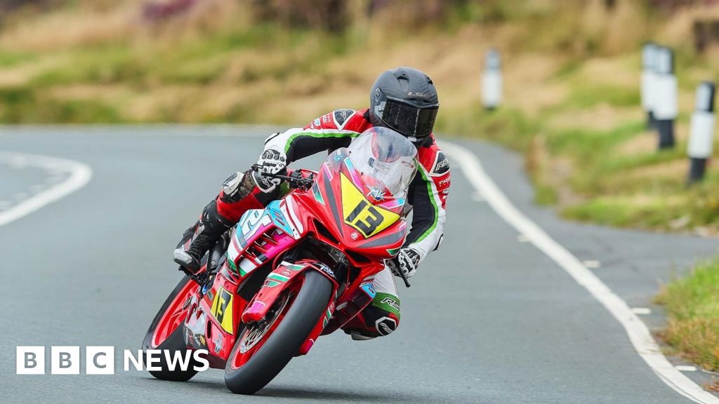 Rider dies after crash in Manx Grand Prix qualifying