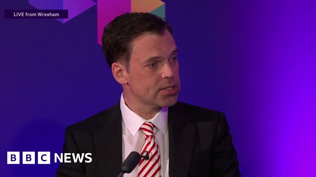 Cost of uni would have put me off, says Welsh government minister