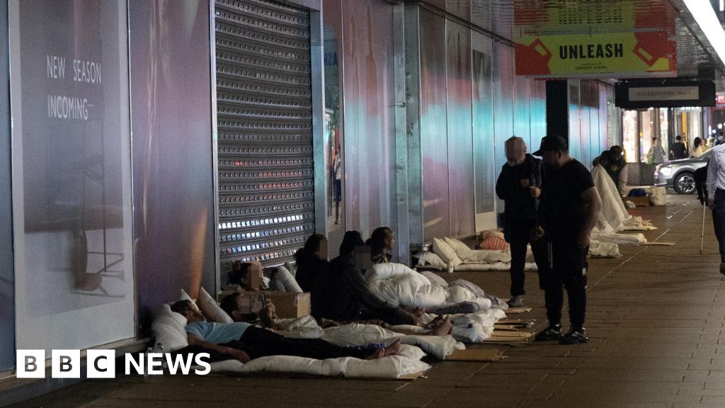Park Lane rough sleepers move to Oxford Street