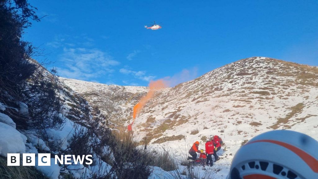 Edale: Injured walker’s mountain rescue hampered by parked cars