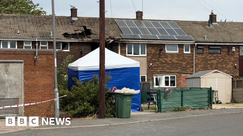 bbc.co.uk - Man, 23, arrested after woman dies in Pontefract house fire
