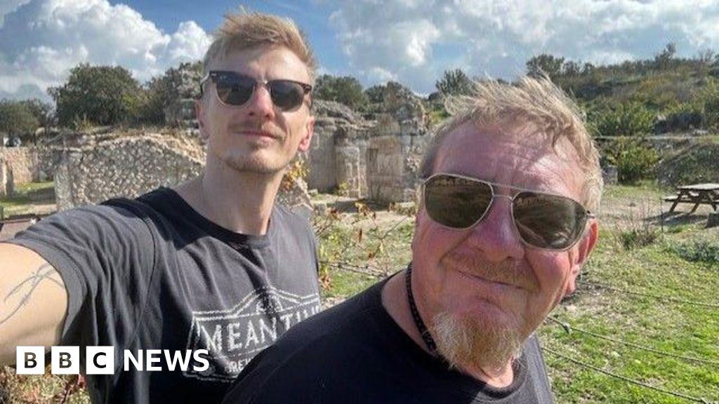 Airline strands ex-BBC editor, citing Parkinson's