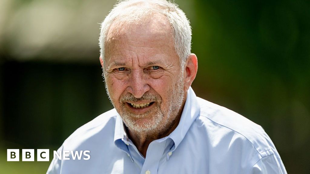 Ex-Harvard president Larry Summers stops teaching as university investigates Epstein emails