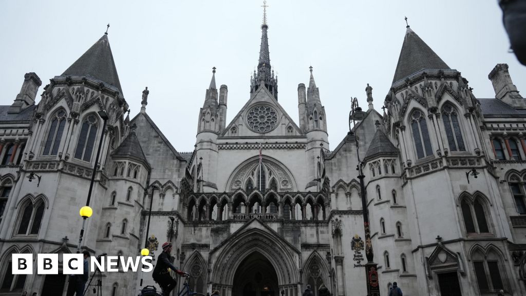 Private investigator denies 'switching sides' in Mail publisher case