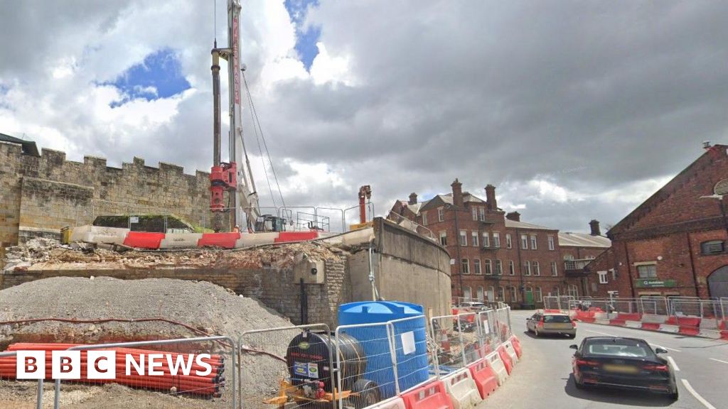 Weeknight closures for road as York city centre bridge is removed