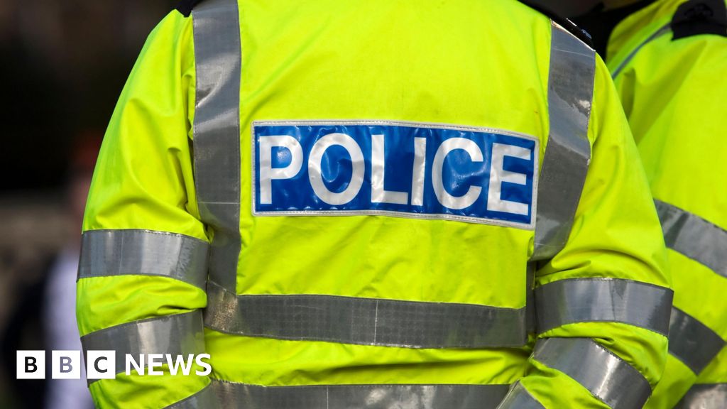 Police Officer Threatened with Machete in Wakefield