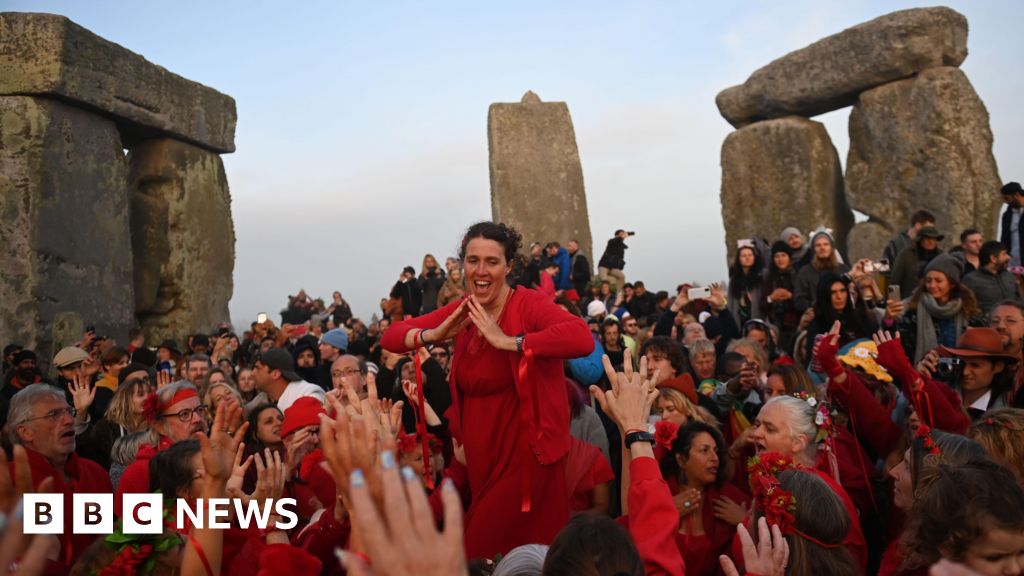 Stonehenge summer solstice travel warning