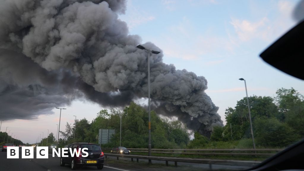 Huge plume of smoke as firefighters tackle industrial estate blaze