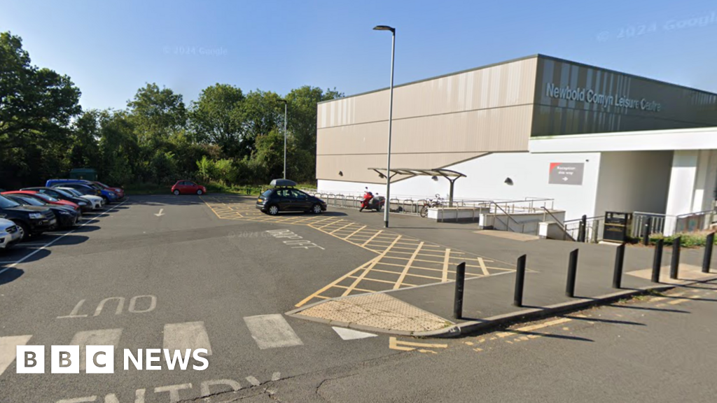 Boy severely injured in Leamington Spa group attack - BBC News