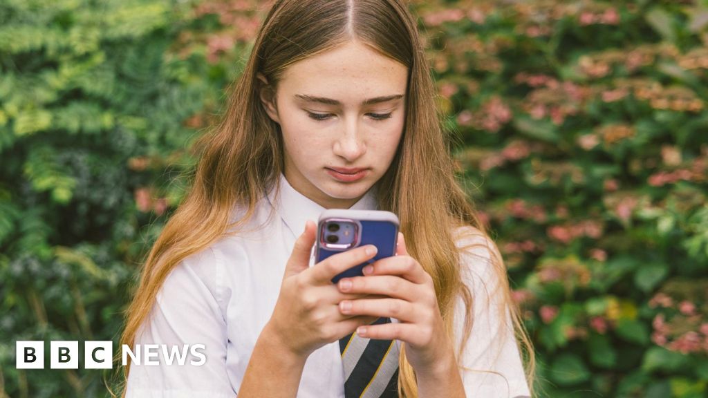 Calls for clarity over schools smartphone ban