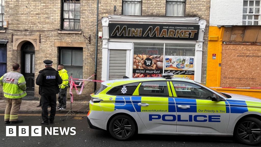bbc.co.uk - Mini-market fire in Thetford causes road closure - BBC News