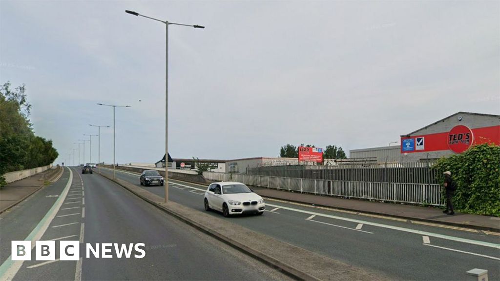 Widespread Roadwork Causes Delays in US and UK