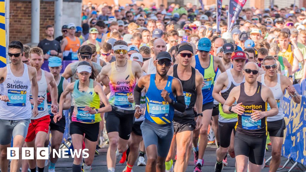 Thousands of runners turn out in Rob Burrow's memory