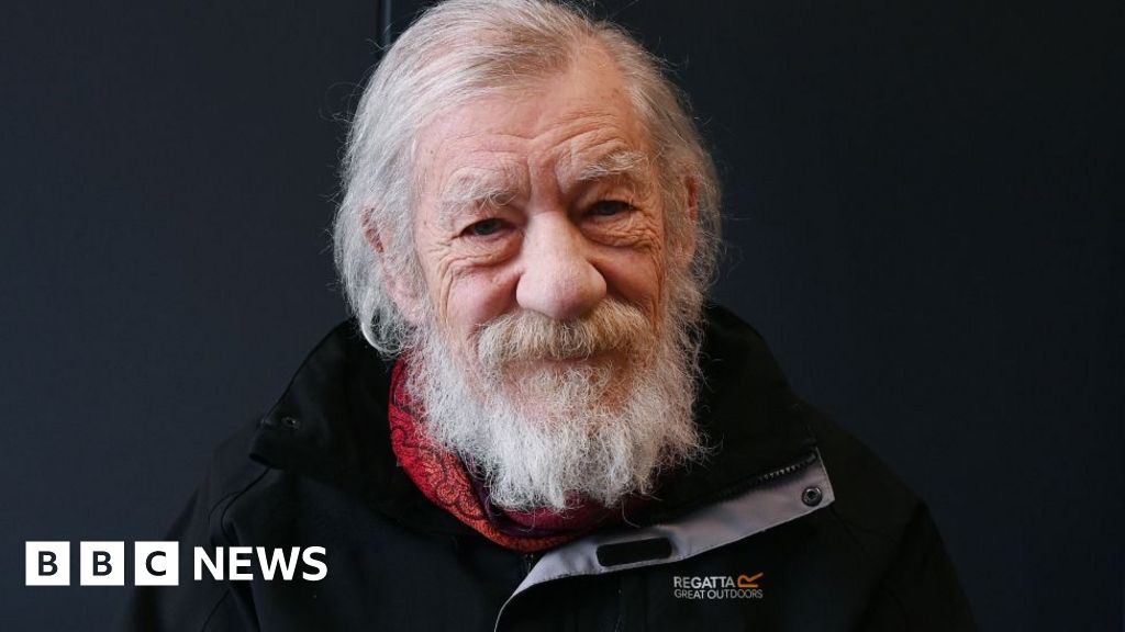 Ian McKellen won't return for play's tour after injury