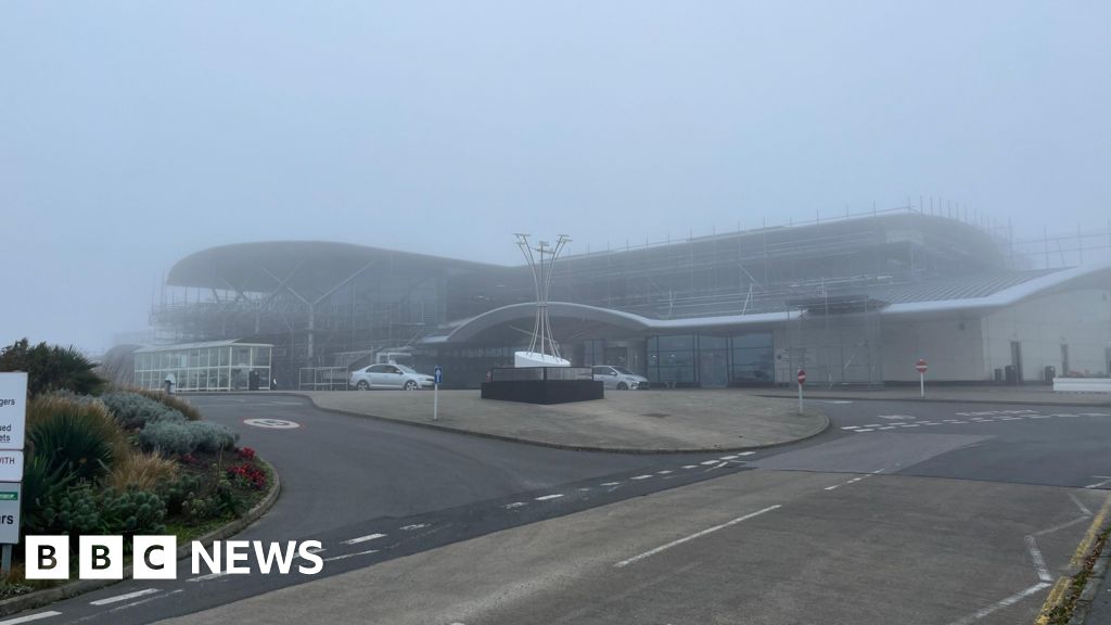 Channel Island travel disruption continues due to thick fog