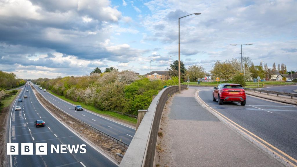 A12 reopens in Essex after unexpectedly having to be shut BBC