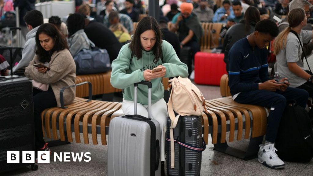 Transport secretary to quiz air traffic control boss over disruption