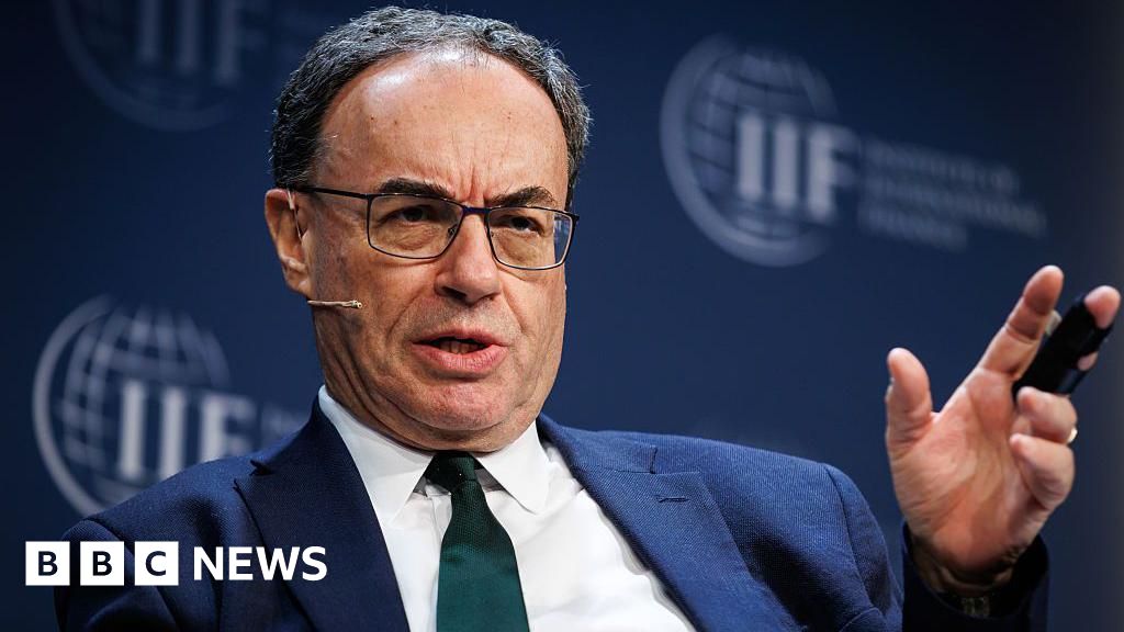 Bank chief says US firm collapses ring 'alarm bells'
