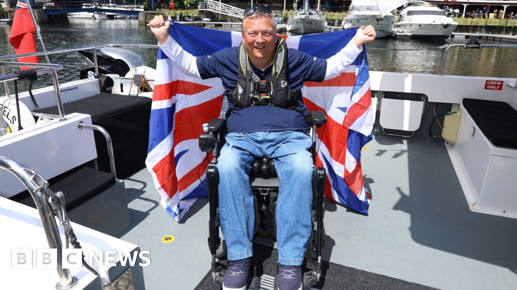 Geoff Holt completes circumnavigation of Great Britain