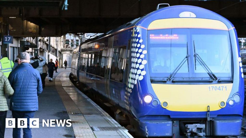 ScotRail drivers accept deal to end long-running pay dispute