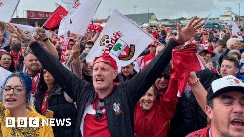 Southampton FC fans jubilant at Premier League promotion party – BBC News