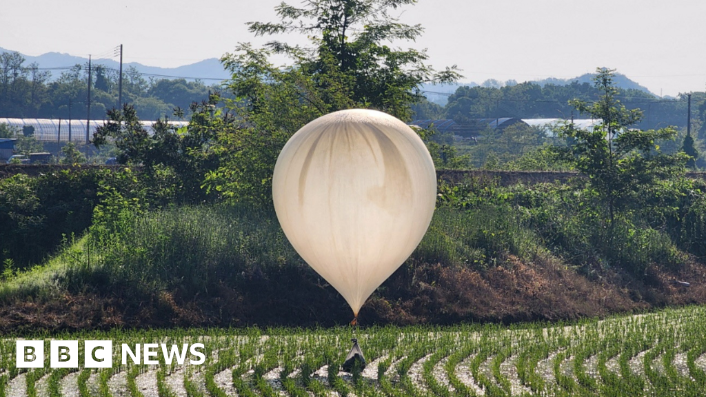 Северна Корея изпраща повече балони носещи боклук и екскременти през