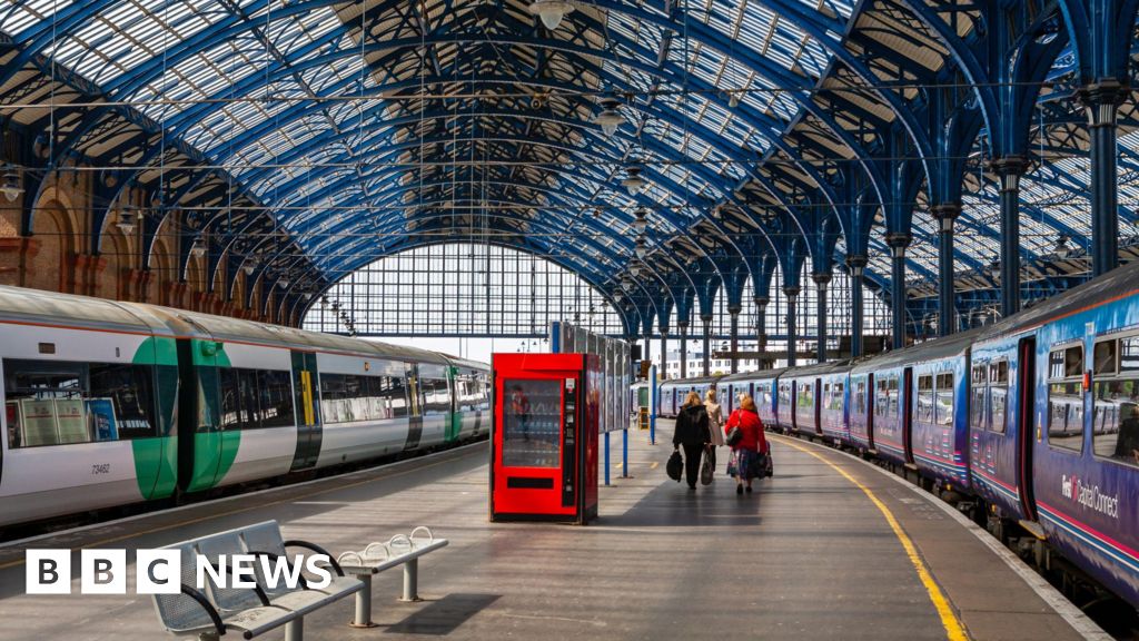 London to Brighton line faces delays in heatwave