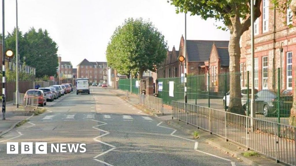 Girl, 2, hit by car in Warrington and taken to hospital | Manchester News Girl, 2, hit by car in Warrington and taken to hospital | Manchester News