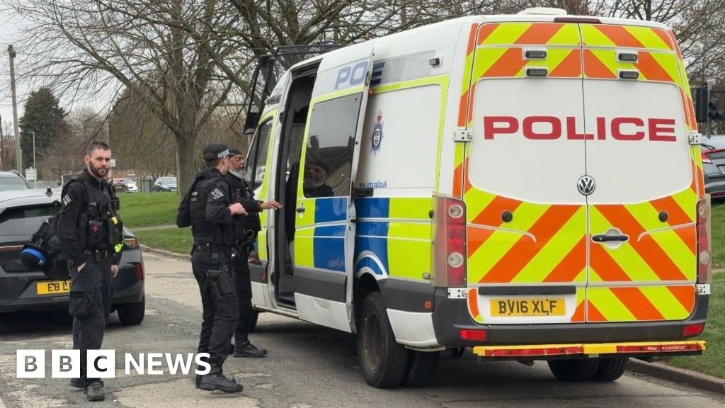 Armed police arrest man in Leicester street with samurai sword