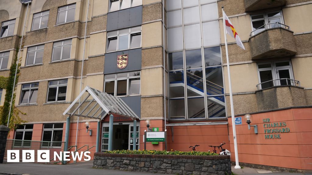 Guernsey's government urged to halt efforts to change data laws