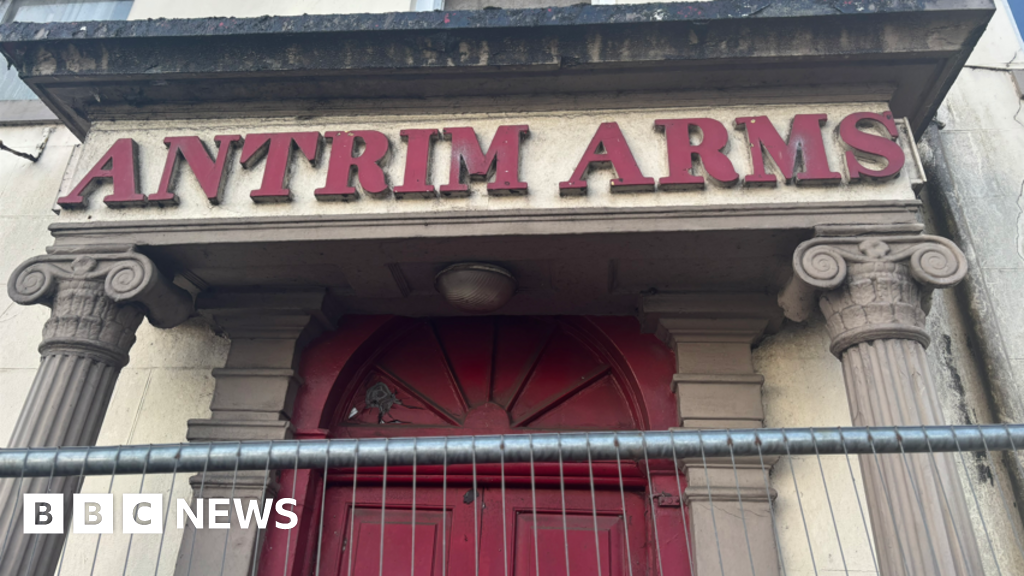bbc.co.uk - Mike McBride  - Antrim Arms Hotel: Demolition of dangerous building takes place