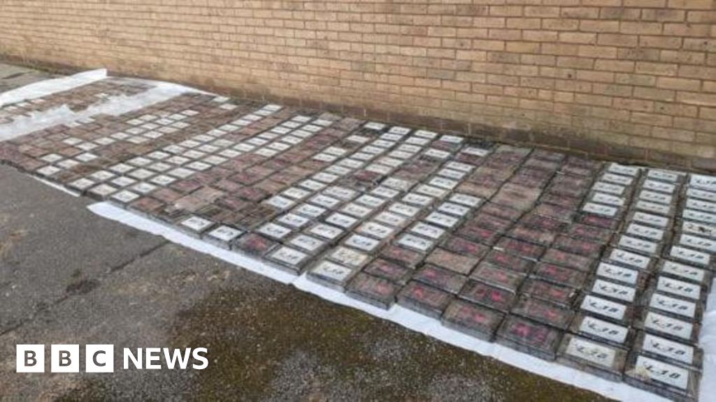 Cocaine Worth £40m 'found In Pub Car Park' In East Yorkshire - BBC News