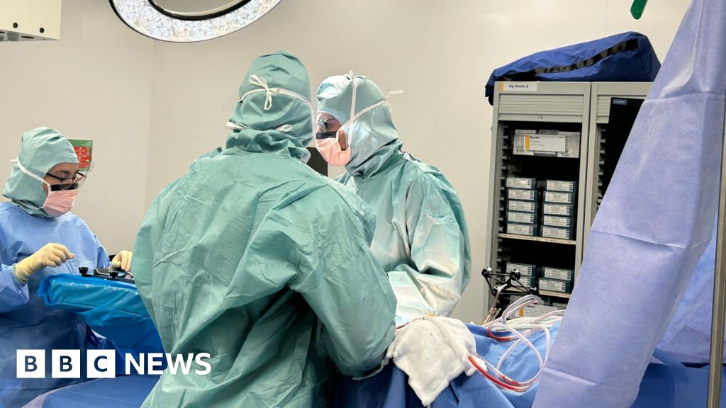 Hip surgery trial boosted by robot technology