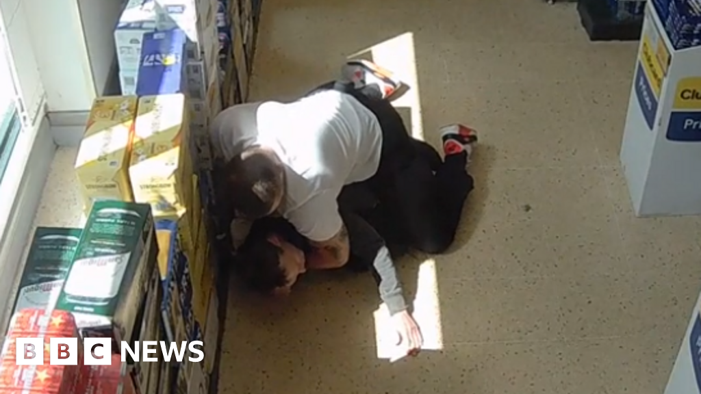 CCTV shows wanted Southampton shoplifter floored by off duty PC - BBC News