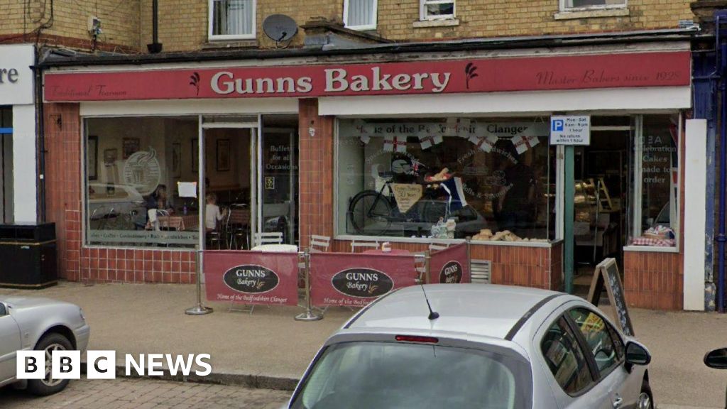 Bedfordshire Clanger bakery fined after droppings found in bread