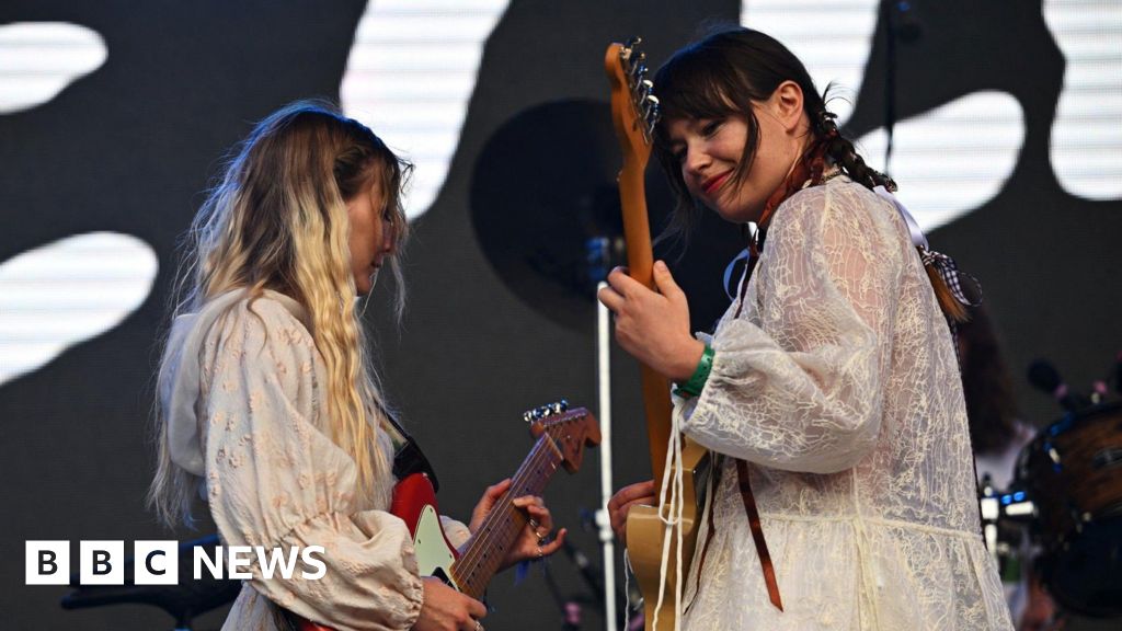 Wet Leg announced as Edinburgh's Hogmanay headliners