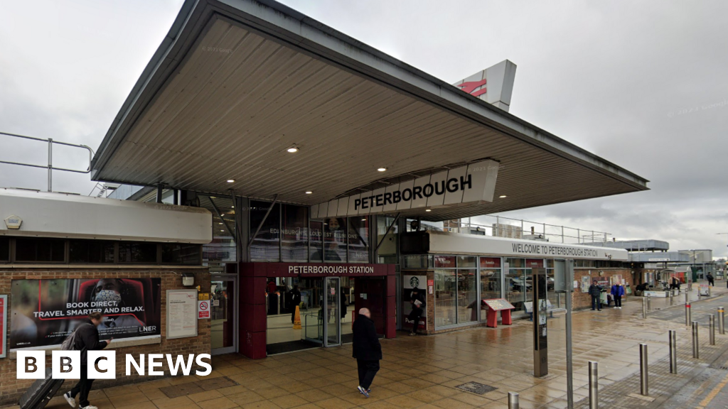 British Sign Language at train stations welcome, says Deafblind UK