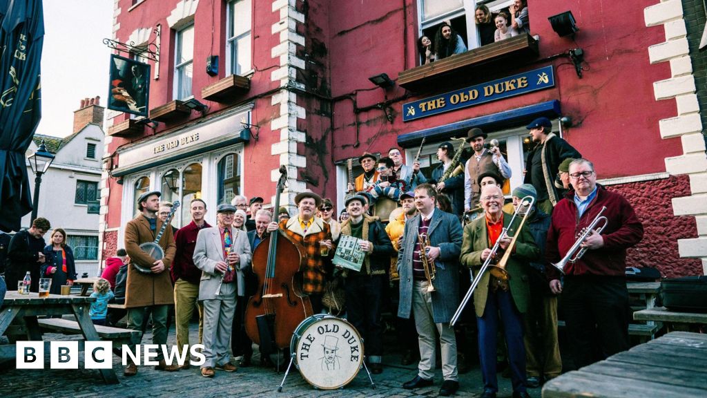 Bristol jazz musicians recreate Old Duke pub record for charity
