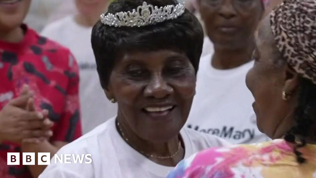 Great-grandmother toasts 95th birthday with Zumba