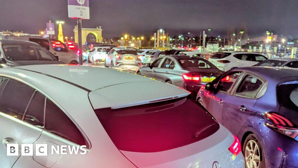 Traffic 'carnage' traps drivers at Trafford Centre for hours