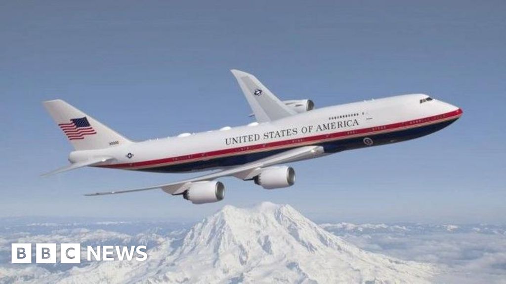 Air Force One set for makeover paint job with new colours